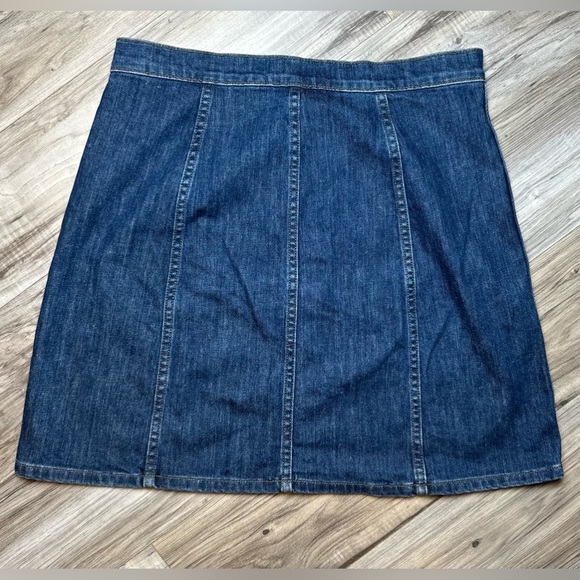 J. Crew Women's Denim Knee Length Button Front Skirt Size 31 NWT! - Picture 2 of 5